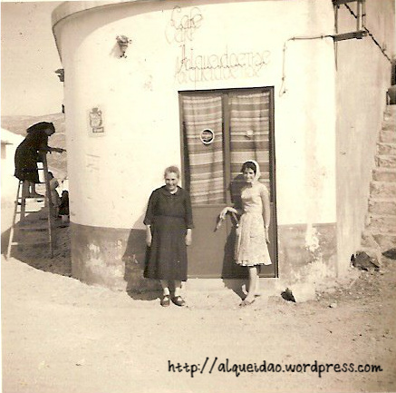 Ficava situado na Rua de Cima. Nos anos 40  era conhecido como A Casa da Sociedade. 