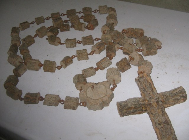 Terço de contas de cortiça