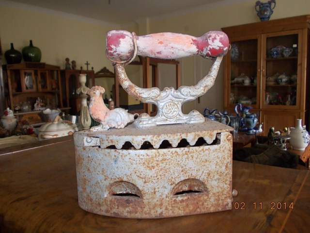 Ferro para passar a roupa - Colocavam-se as brasas lá dentro (de Felix Reis)